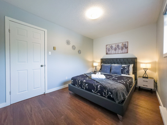 Interior 5, Charming Pet-friendly Summer Stay w/ Parking, Kawartha Lakes