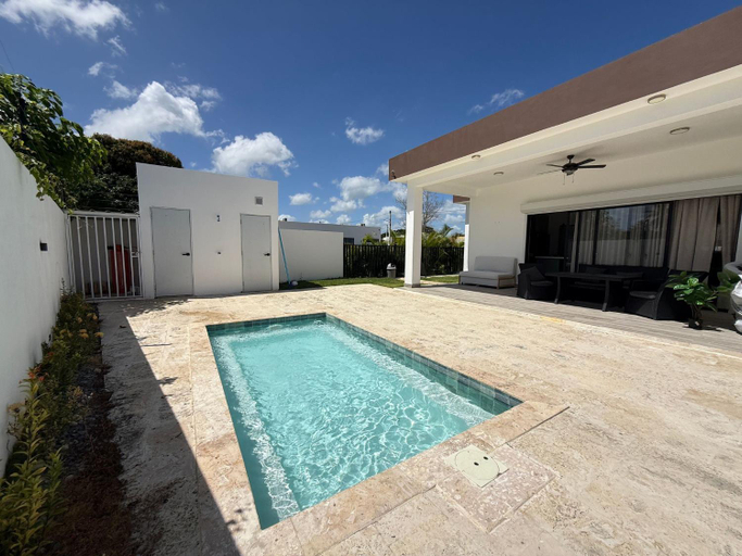 Swimming pool 4, Modern 2BR Villa With Private Pool, Starlink Wifi, Security, Near Macao Beach, Salvaleon de Higuey