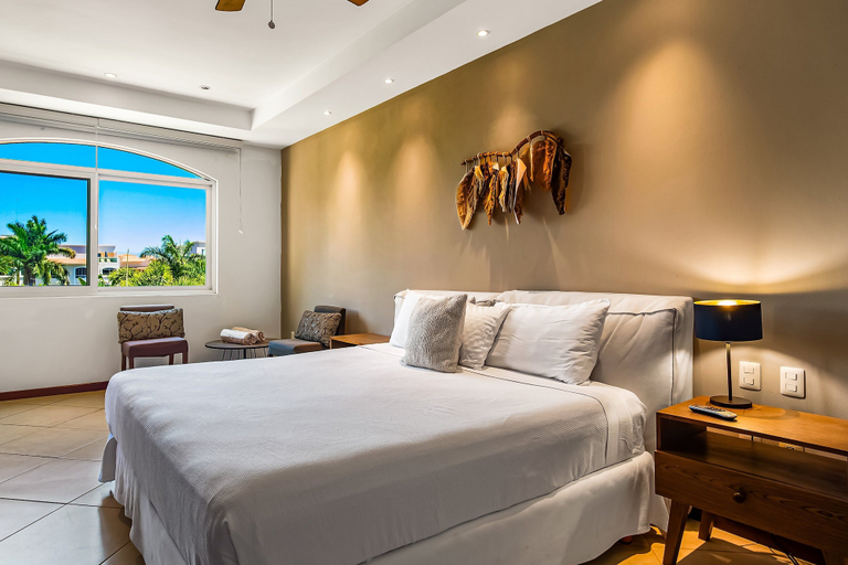 Room 5, Cozy Condo With Loft, Private Balcony and Gorgeous Shared Pool, Puerto Vallarta