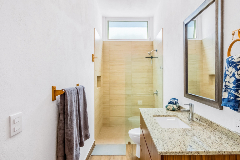 Bathroom 5, Beautiful Condo With Shared Pool, Full Kitchen, & Private W/D, Compostela