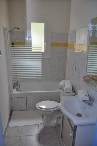 Bathroom 5, Hôtel Les Mimosas, Hérault