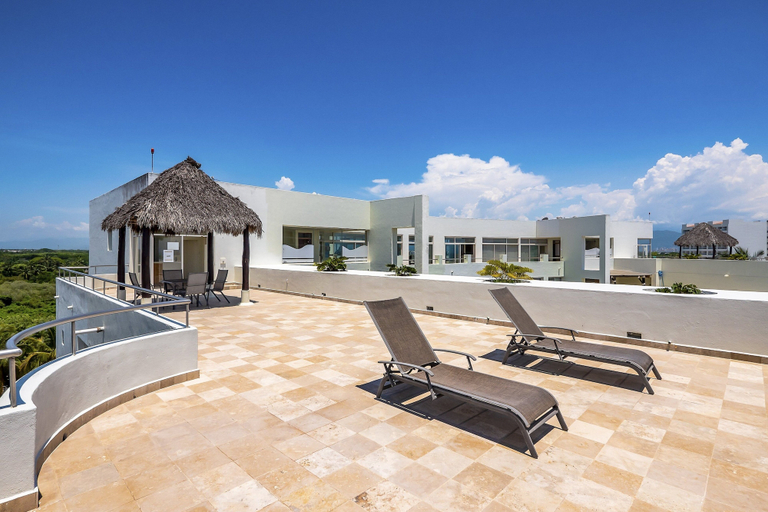 Terrace/patio 3, Relaxing Condo With Pool, Balcony & Steps to Dining and Paseo Trail, Compostela