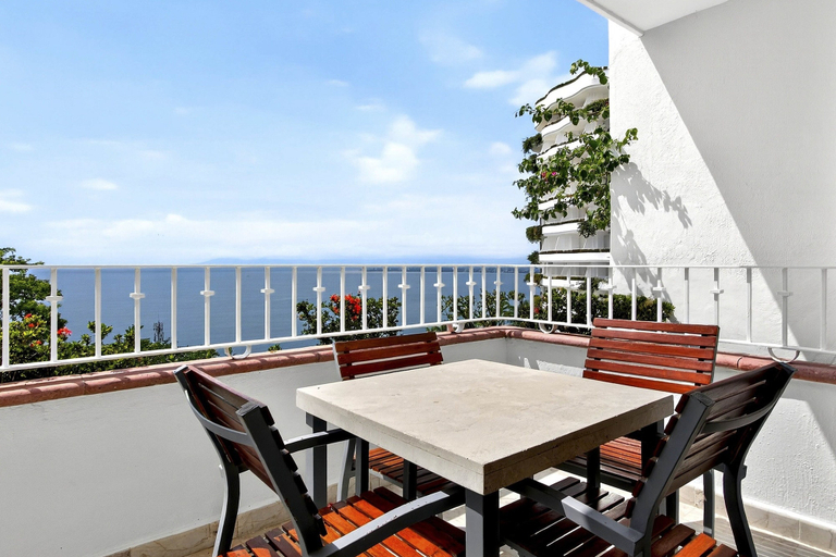 Outdoor dining 2, Stunning Oceanview Suite With Cliffside Infinity Pool, Terrace & Gourmet Kitchen, Puerto Vallarta