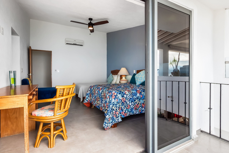 Room 2, Bright Ocean-view 2-story Condo Near Beach With Pool, Balcony & Full Kitchen, Puerto Vallarta