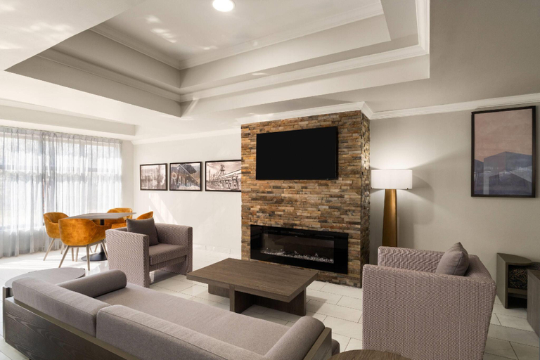 Public Area 3, La Quinta Inn & Suites by Wyndham Bessemer, Jefferson