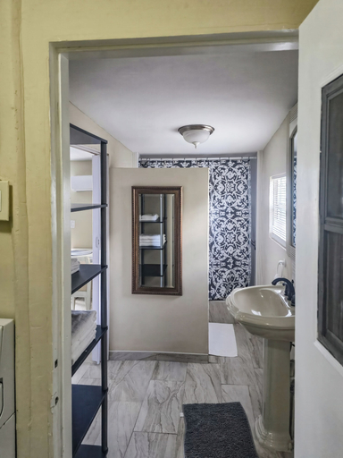 Bathroom 5, Studio Efficiency Apartment, Saint Lucie