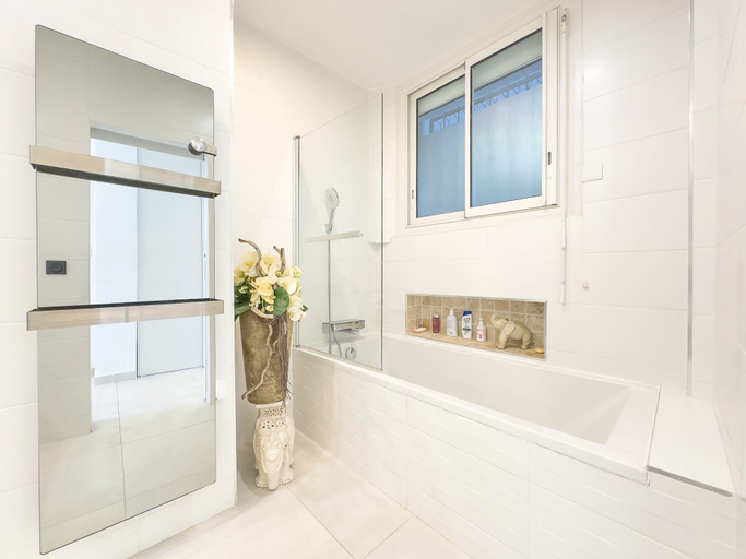 Room 5, 322 Le Kam s in Cannes, Alpes-Maritimes