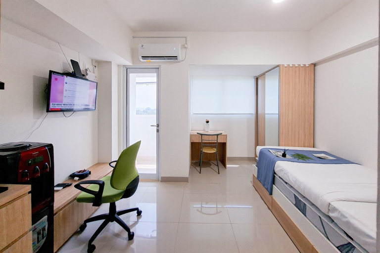 Room 4, Basic Style Studio At Cisauk Point Apartment, Tangerang