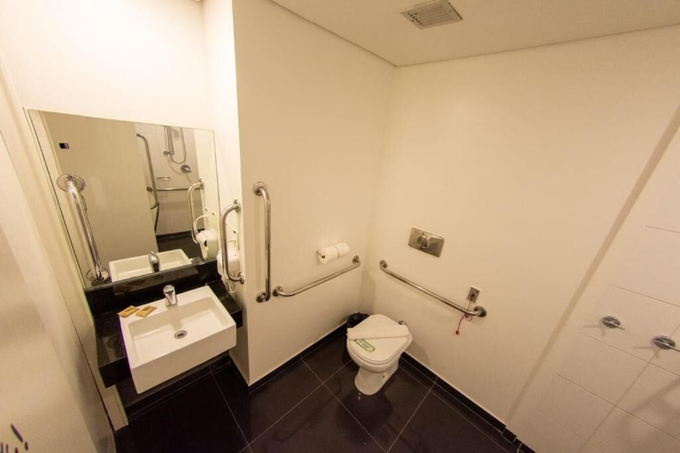 Bathroom 5, Ibis Styles Taubate, Taubaté