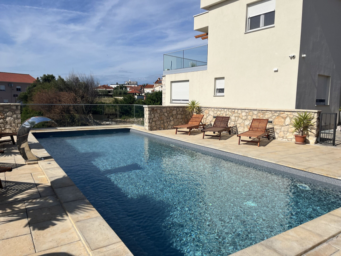 Room 3, Apartment Mariner 1 With Heated Pool, Nin
