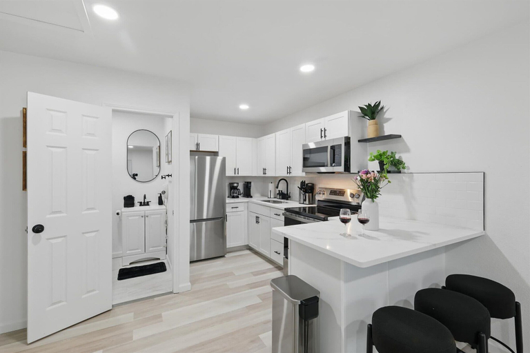 Interior 2, Modern 4BR 2BA Home With Hot Tub-grill & Huge Yard, Tarrant