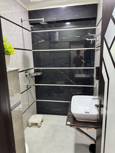 Bathroom 3, Hotel pagoda resorts inn, Ganganagar