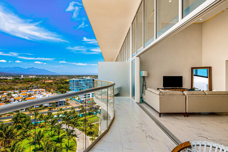 View from room 2, Luxury Ocean-view Condo With Resort Pool, Private Balcony, and Washer/dryer, Compostela
