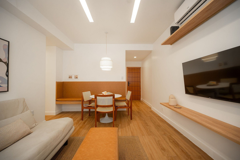 Living area 2, Leblon | No coração do Leblon, 2 quartos a 300m da praia - por Casapē Rio, Rio de Janeiro