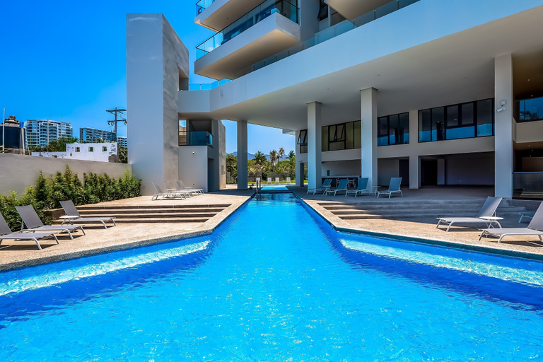 Pool 2, Oceanfront Gem With Bay View Terrace & Direct Sea Access, Compostela