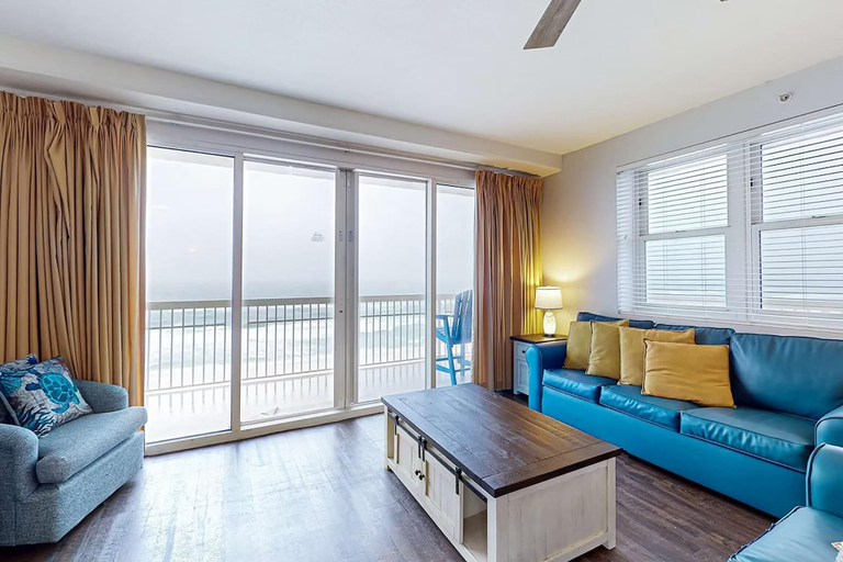 Living area 4, Celadon 409- Champagne Sunsets, Bay