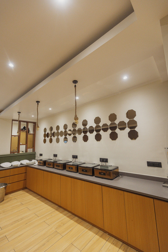 Food & Drinks, Hiive By Convivial Hotels, Raipur