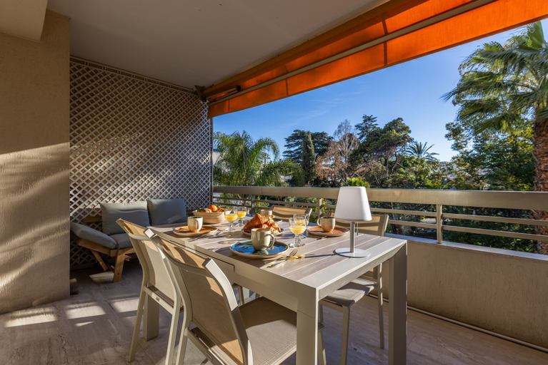 Room 5, Ref 705520 in Cannes, Alpes-Maritimes