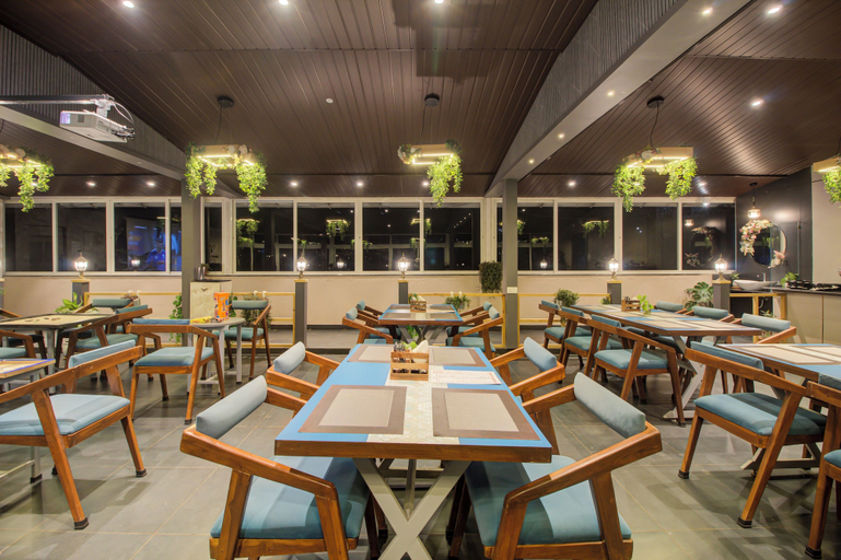 Food & Drinks 5, Harmony Palace, Satara