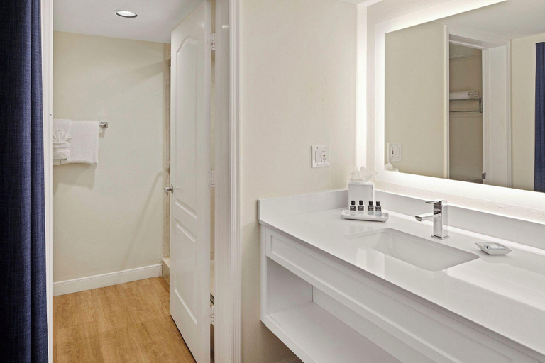 Bathroom 3, Reefhouse Resort and Marina, Monroe