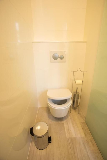 Bathroom 3, Fonte Velha, Penafiel