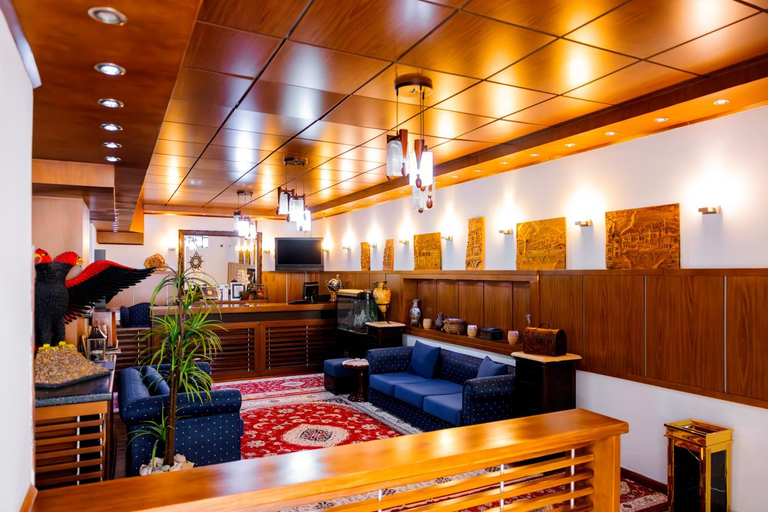 Others 5, Hotel Antipatrea, Beratit