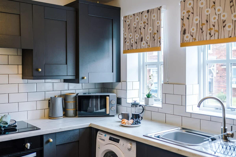 Room 3, NEW Stunning Home Ideal for Groups Free Parking, Cheshire West and Chester