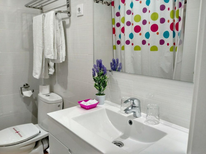 Bathroom 3, Hostal Bruna, Madrid