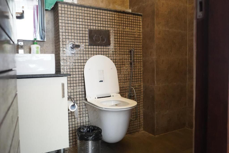 Bathroom, Joey's hostel Rishikesh, Garhwal