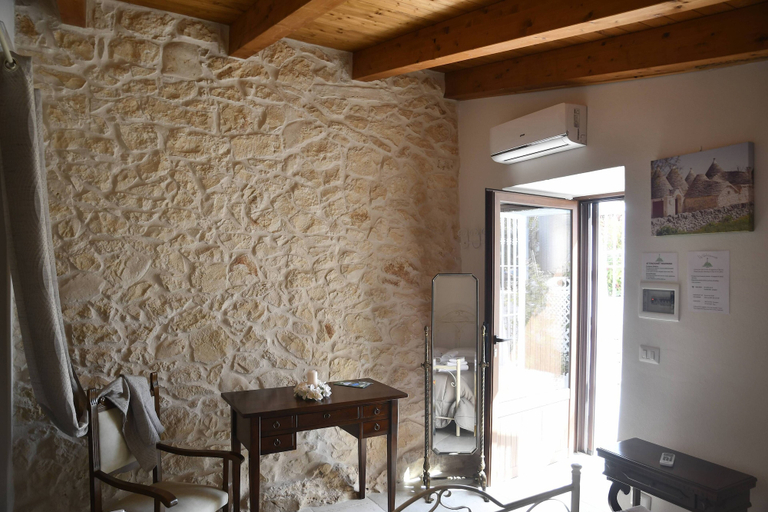Others 5, WePuglia - Canto dei Grilli, Bari