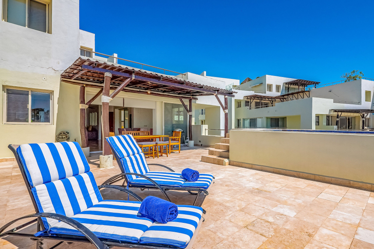 Outdoor dining 3, Spacious Apartment With Ocean Views, Pool & Balcony, Compostela