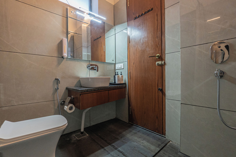 Bathroom 2, ALAYA STAYS Lakefront Suite Naukuchiatal, Nainital