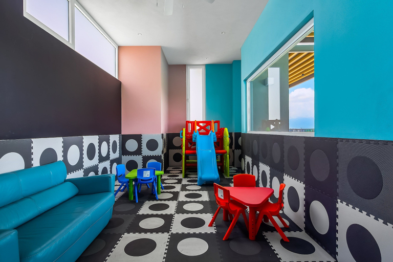 Children's area, Modern Condo With Breathtaking Views, Infinity Pool, and en Suite Bedrooms, Compostela