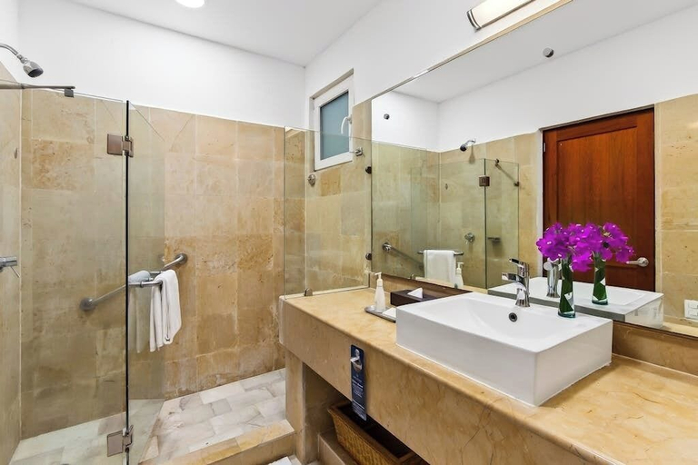Bathroom, Modern Hillside Suite With Balcony, City View, Pools, gym & Full Kitchen, Puerto Vallarta