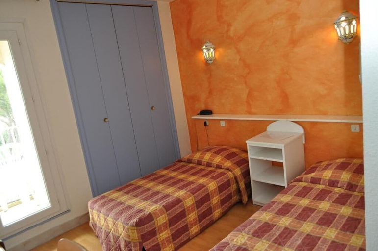 Bedroom 2, Hôtel Les Mimosas, Hérault