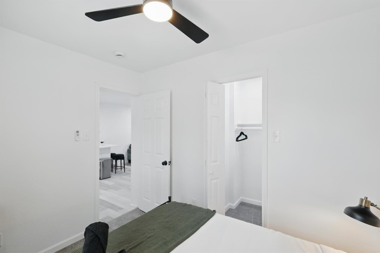 Interior 3, Modern 4BR 2BA Home With Hot Tub-grill & Huge Yard, Tarrant