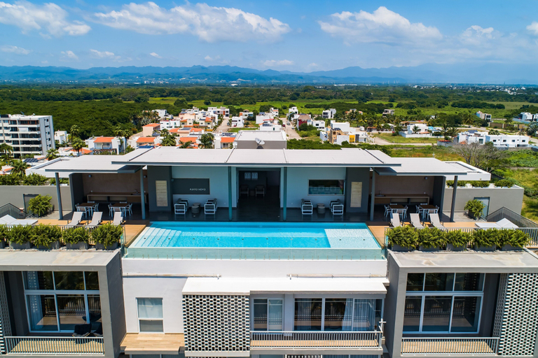 Exterior 3, 5th-floor apt Near the Ocean With Infinity Rooftop Pool, Balcony, Washer/dryer, Compostela