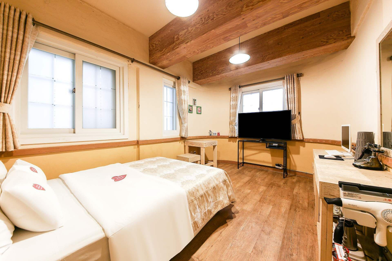 Room 5, From H Amoremio Vintage Suwon Station, Suwon