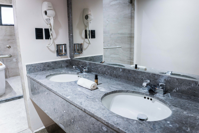 Bathroom 2, Hotel Guidi Linares, Linares