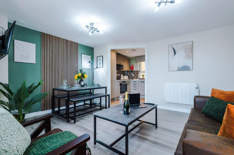 Room 5, NEW Stylish Apartment Amazing Location Sleeps 6, Manchester