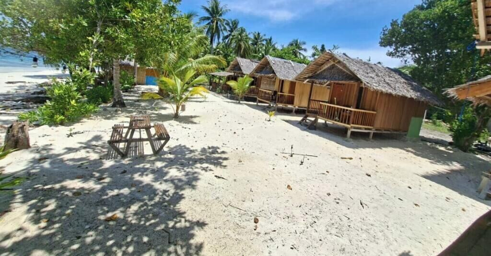 Beach 5, Cozzy Saukabu Homestay, Raja Ampat