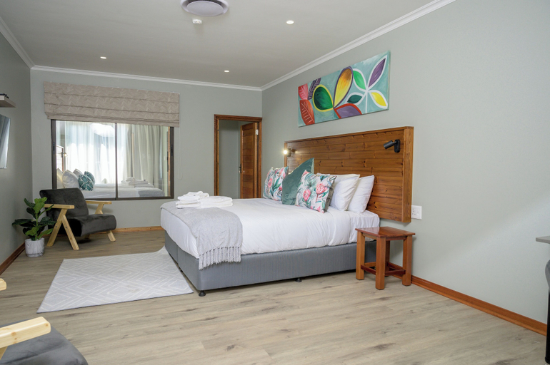 Room 2, The Lazy Moose Boutique Hotel and Venue, eThekwini