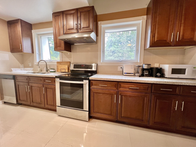 Others 4, Cozy Home Near Transit & Hillcrest Mall with Free Parking, York