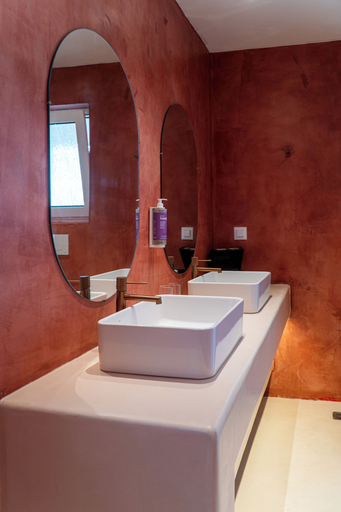 Bathroom, Hotel Delfinia, North Aegean