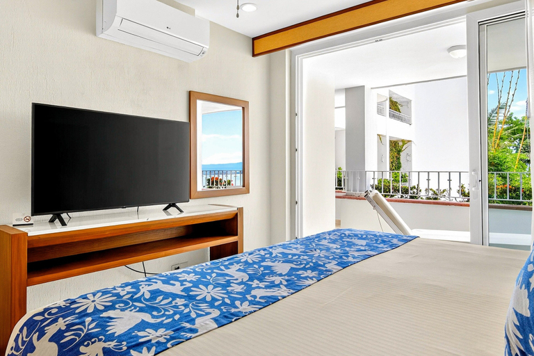 Room 3, Elegant Hillside Villa With Panoramic Views, Pool, hot tub & Luxe Interiors, Puerto Vallarta
