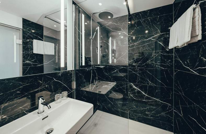Bathroom 3, Leonardo Hotel Köln, Köln