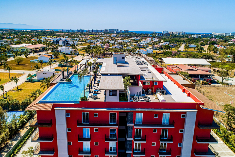 Exterior 2, Mountain-view Apartment Near Beach With Balcony, Rooftop Pool, Gym, & Ping-pong, Compostela