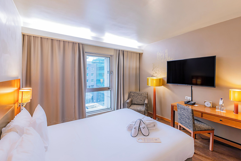 Bedroom 4, Mercure Lisboa Hotel, Lisbon