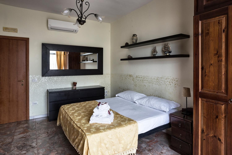 Bedroom 3, Residence Mastrangelo, Napoli