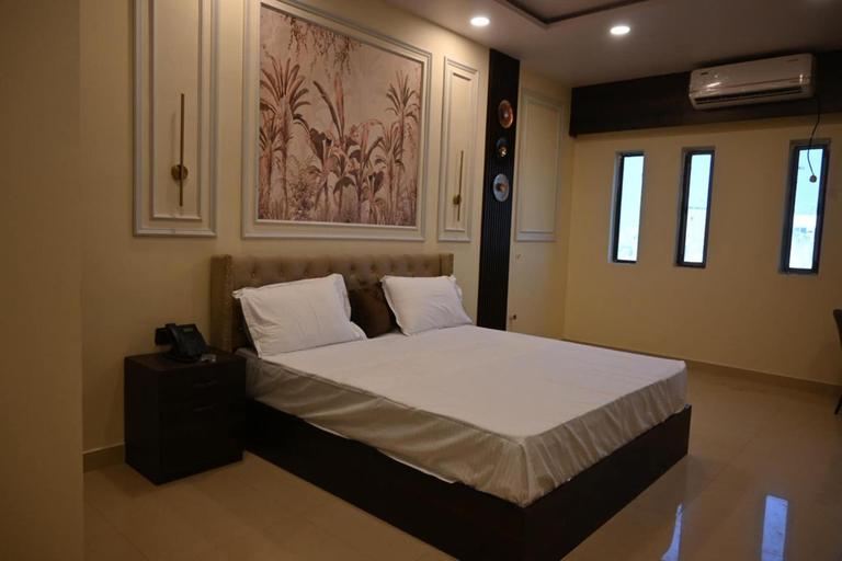 Room 3, The Royal Dining Restaurant & Motel, Darbhanga